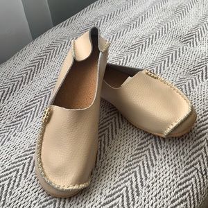 Genuine leather moccasin in Size 5.5 US
